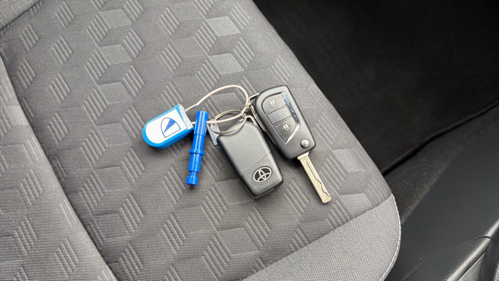 Toyota Yaris 1.5 Hybrid Design 5dr CVT Hybrid Hatchback - Image 28