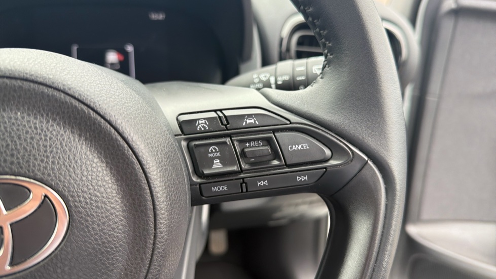 Toyota Yaris 1.5 Hybrid Design 5dr CVT Hybrid Hatchback - Image 31