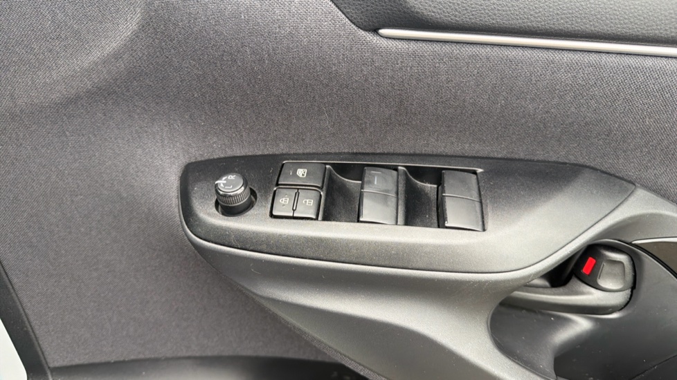 Toyota Yaris 1.5 Hybrid Design 5dr CVT Hybrid Hatchback - Image 32