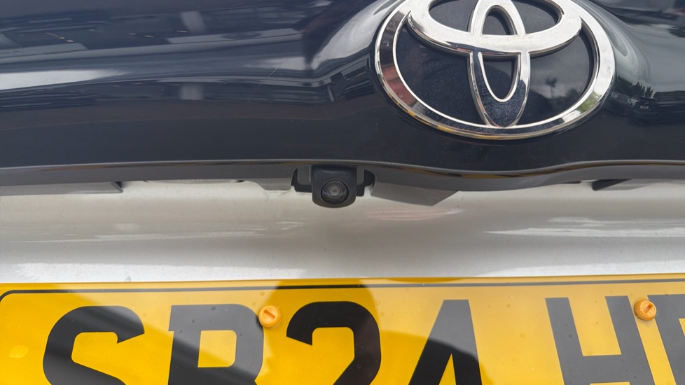 Toyota Yaris 1.5 Hybrid Design 5dr CVT Hybrid Hatchback - Image 33