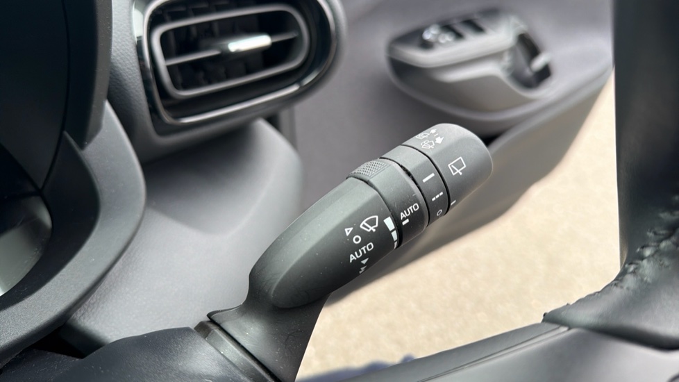 Toyota Yaris 1.5 Hybrid Design 5dr CVT Hybrid Hatchback - Image 35