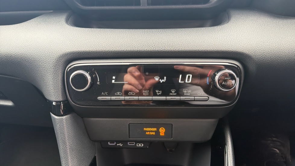 Toyota Yaris 1.5 Hybrid Design 5dr CVT Hybrid Hatchback - Image 36