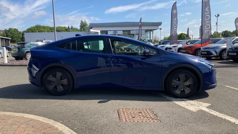 Toyota Prius 2.0 PHEV Design 5dr CVT Hatchback - Image 23