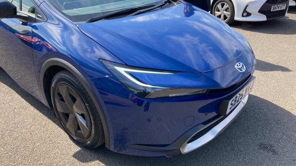Toyota Prius 2.0 PHEV Design 5dr CVT Hatchback - Image 29