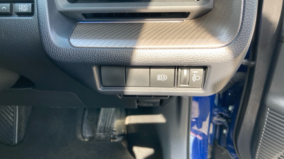 Toyota Prius 2.0 PHEV Design 5dr CVT Hatchback - Image 40