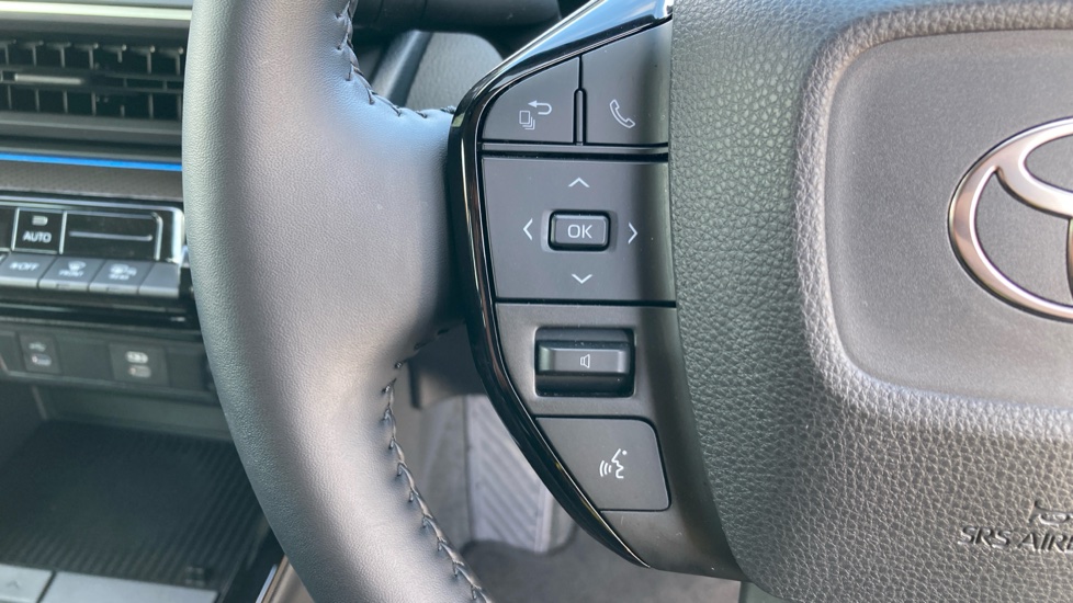 Toyota Prius 2.0 PHEV Design 5dr CVT Hatchback - Image 44