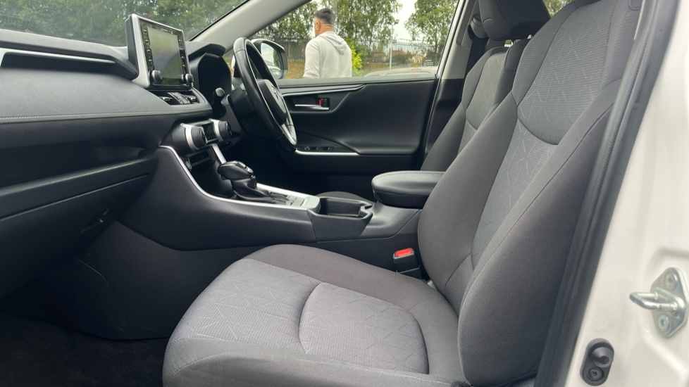 Toyota RAV4 2.5 VVT-i Hybrid Design 5dr CVT 2WD Hybrid Estate - Image 5