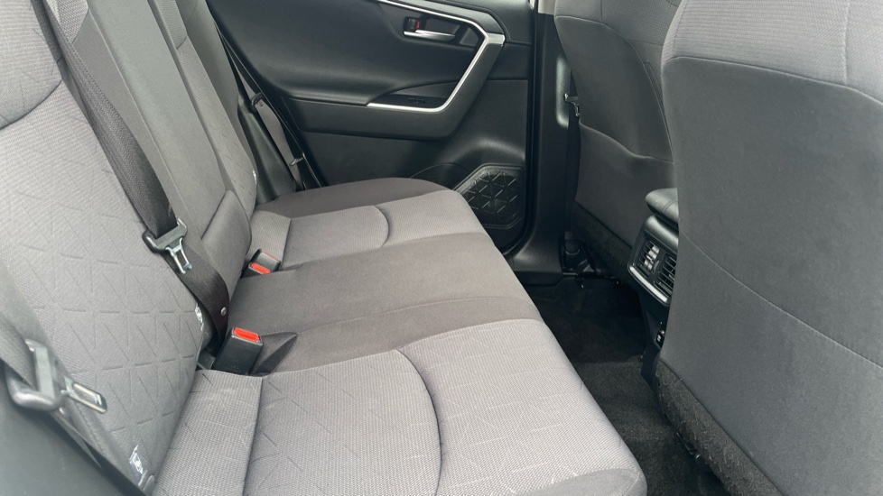 Toyota RAV4 2.5 VVT-i Hybrid Design 5dr CVT 2WD Hybrid Estate - Image 8