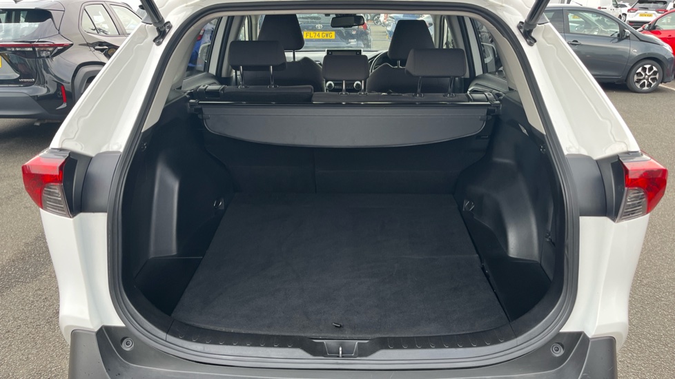 Toyota RAV4 2.5 VVT-i Hybrid Design 5dr CVT 2WD Hybrid Estate - Image 13