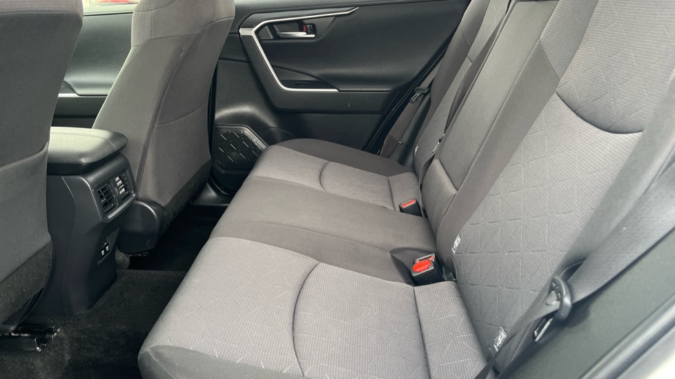 Toyota RAV4 2.5 VVT-i Hybrid Design 5dr CVT 2WD Hybrid Estate - Image 15