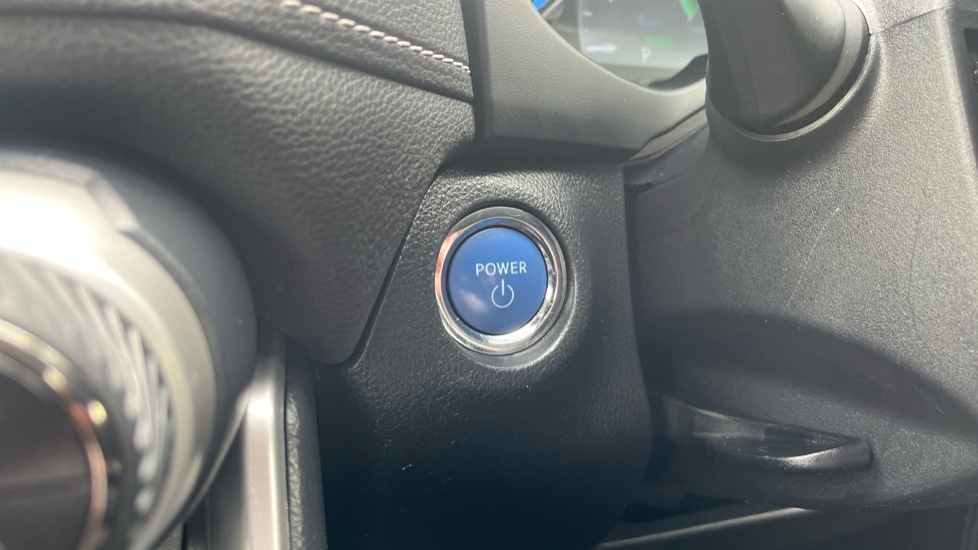 Toyota RAV4 2.5 VVT-i Hybrid Design 5dr CVT 2WD Hybrid Estate - Image 16