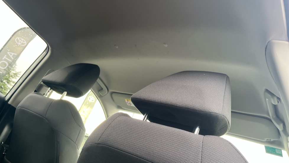 Toyota RAV4 2.5 VVT-i Hybrid Design 5dr CVT 2WD Hybrid Estate - Image 19