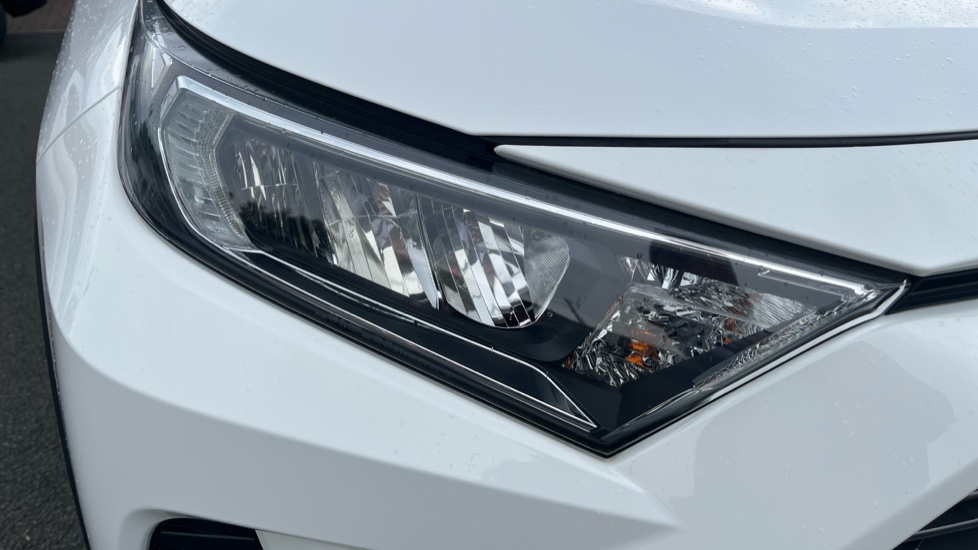 Toyota RAV4 2.5 VVT-i Hybrid Design 5dr CVT 2WD Hybrid Estate - Image 20