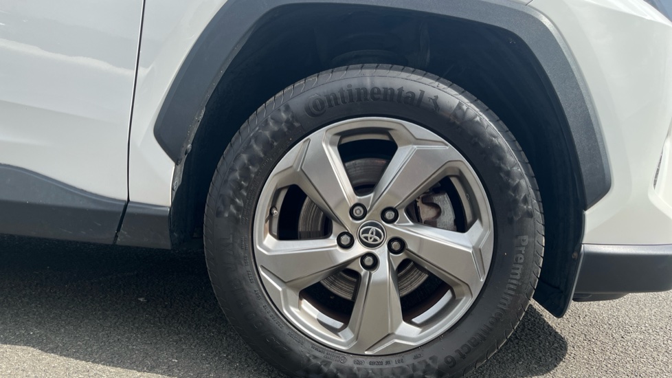 Toyota RAV4 2.5 VVT-i Hybrid Design 5dr CVT 2WD Hybrid Estate - Image 25