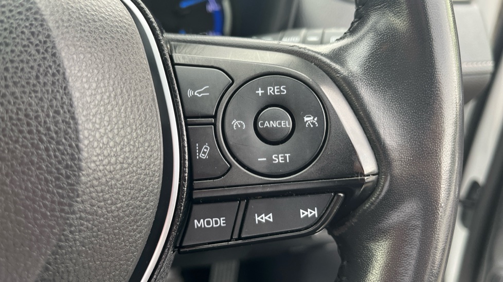 Toyota RAV4 2.5 VVT-i Hybrid Design 5dr CVT 2WD Hybrid Estate - Image 31