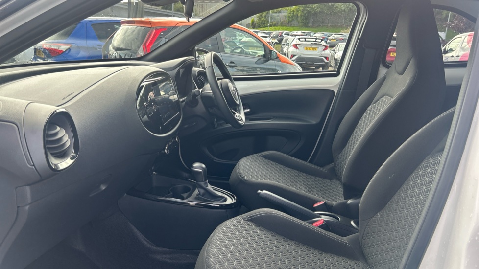Toyota Aygo X 1.0 VVT-i Edge 5dr Auto Petrol Hatchback - Image 5