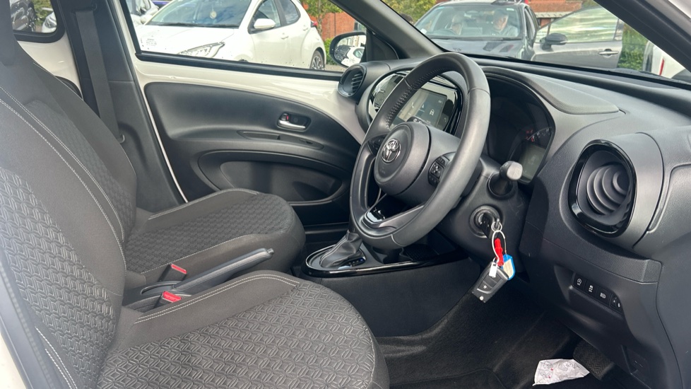 Toyota Aygo X 1.0 VVT-i Edge 5dr Auto Petrol Hatchback - Image 12