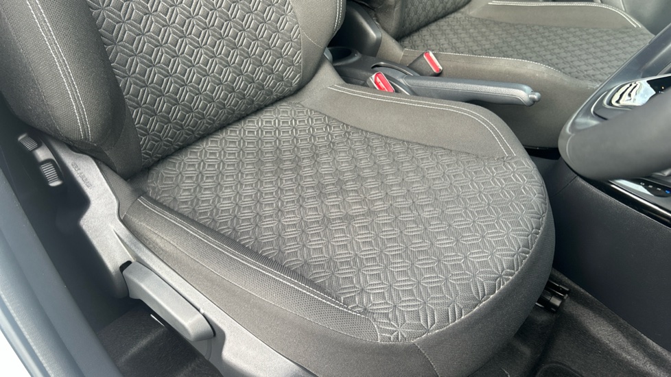 Toyota Aygo X 1.0 VVT-i Edge 5dr Auto Petrol Hatchback - Image 17