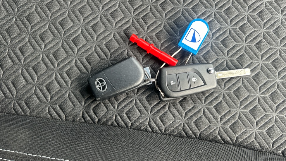 Toyota Aygo X 1.0 VVT-i Edge 5dr Auto Petrol Hatchback - Image 28