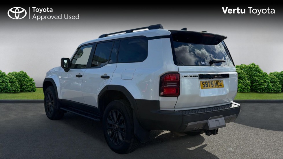 Toyota Land Cruiser 2.8 D-4D 48V 205 Invincible 5dr Auto [Pan Rf/5 St] Diesel Station Wagon - Image 4