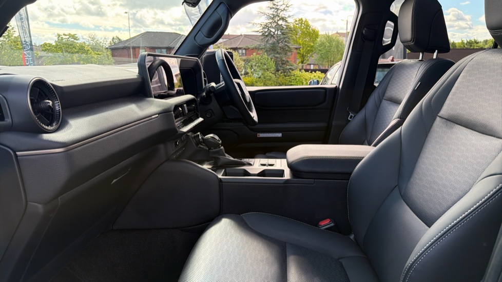 Toyota Land Cruiser 2.8 D-4D 48V 205 Invincible 5dr Auto [Pan Rf/5 St] Diesel Station Wagon - Image 5