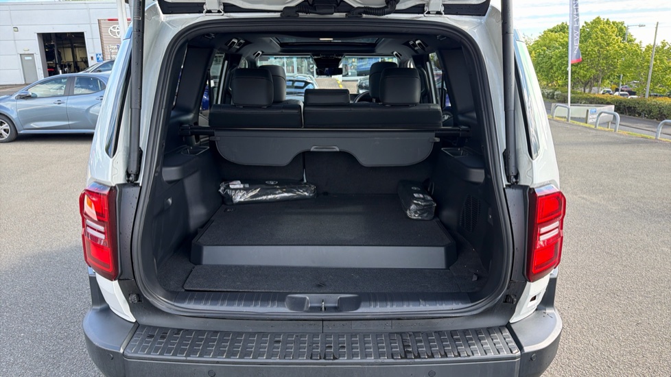 Toyota Land Cruiser 2.8 D-4D 48V 205 Invincible 5dr Auto [Pan Rf/5 St] Diesel Station Wagon - Image 13