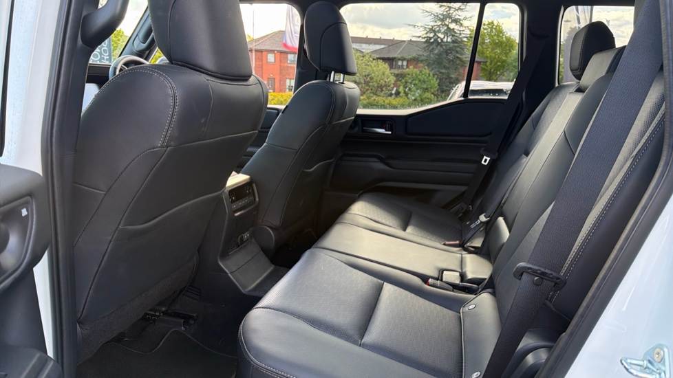 Toyota Land Cruiser 2.8 D-4D 48V 205 Invincible 5dr Auto [Pan Rf/5 St] Diesel Station Wagon - Image 15