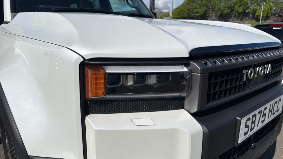 Toyota Land Cruiser 2.8 D-4D 48V 205 Invincible 5dr Auto [Pan Rf/5 St] Diesel Station Wagon - Image 20