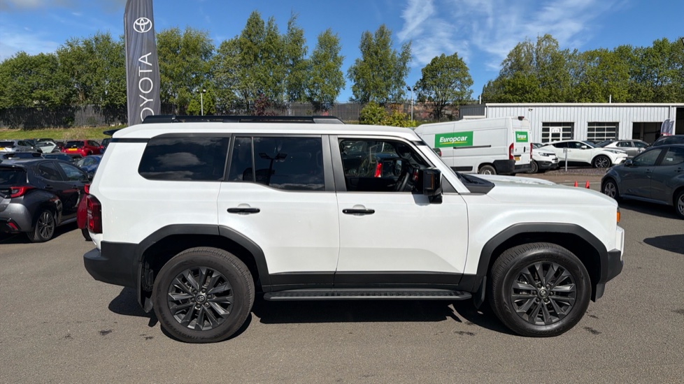 Toyota Land Cruiser 2.8 D-4D 48V 205 Invincible 5dr Auto [Pan Rf/5 St] Diesel Station Wagon - Image 23