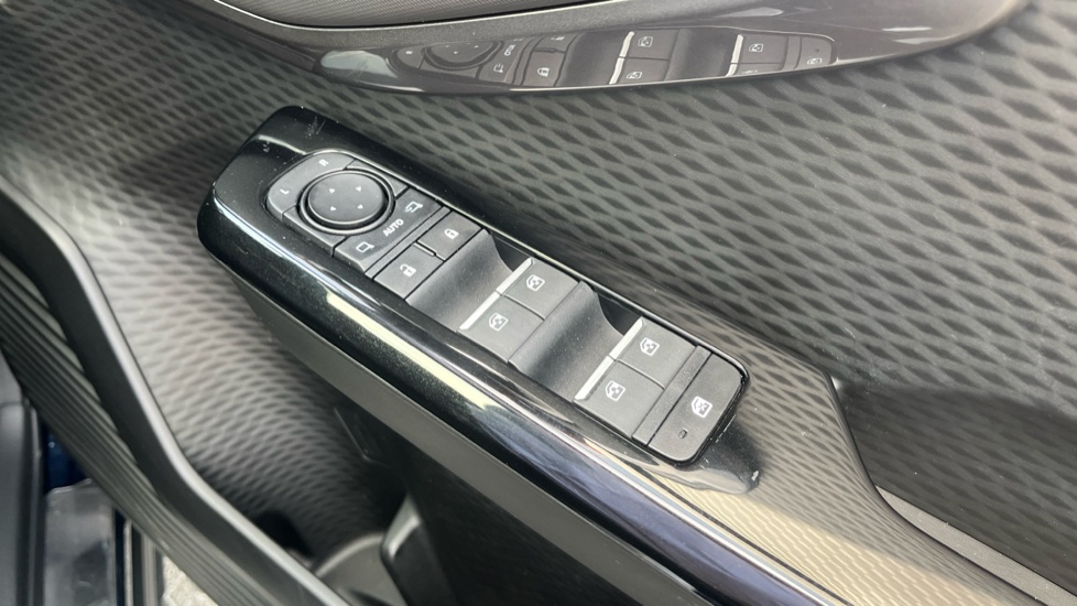 Toyota Urbancruiser 128kW Design 61kWh 5dr Auto Electric Estate - Image 31