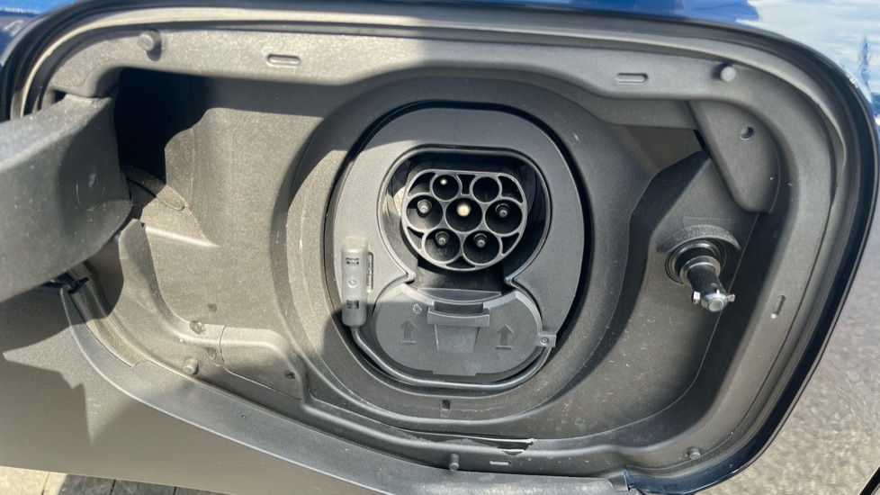 Toyota Urbancruiser 128kW Design 61kWh 5dr Auto Electric Estate - Image 33