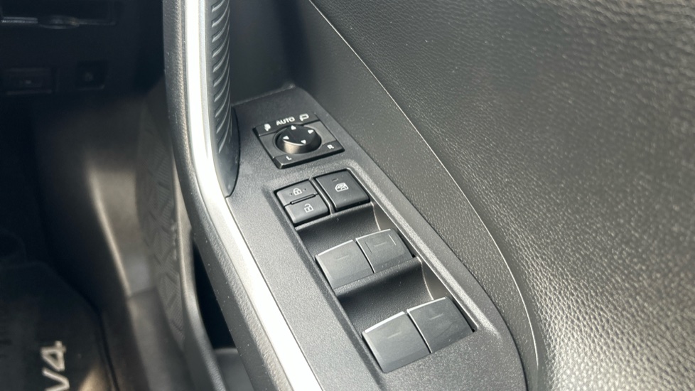 Toyota RAV4 2.5 PHEV Dynamic 5dr CVT Estate - Image 30
