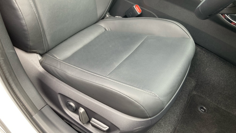Toyota Prius 2.0 PHEV Excel 5dr CVT Hatchback - Image 17