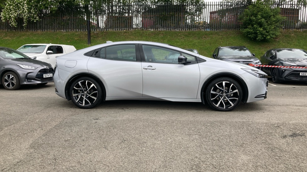Toyota Prius 2.0 PHEV Excel 5dr CVT Hatchback - Image 23