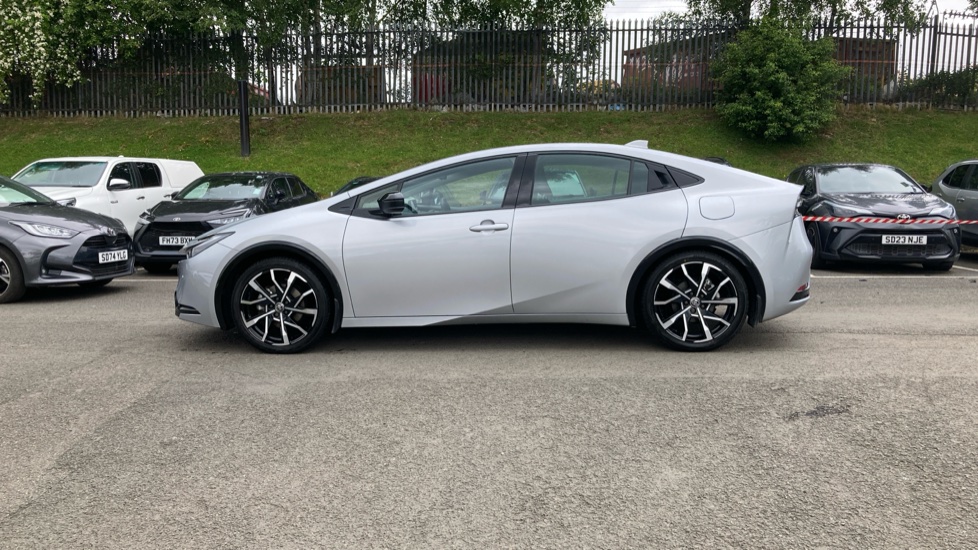 Toyota Prius 2.0 PHEV Excel 5dr CVT Hatchback - Image 24