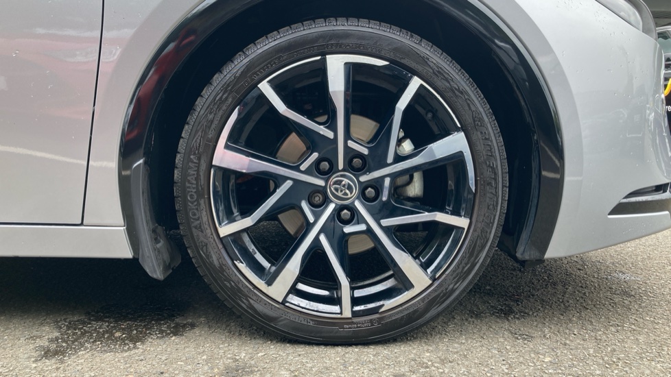 Toyota Prius 2.0 PHEV Excel 5dr CVT Hatchback - Image 25