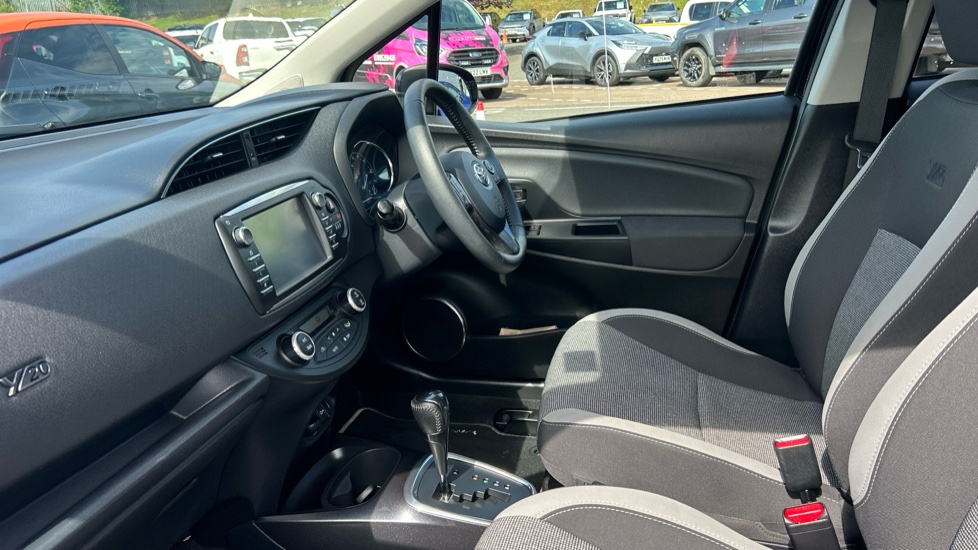 Toyota Yaris 1.5 Hybrid Y20 5dr CVT [Bi-tone/Nav] Hybrid Hatchback - Image 5