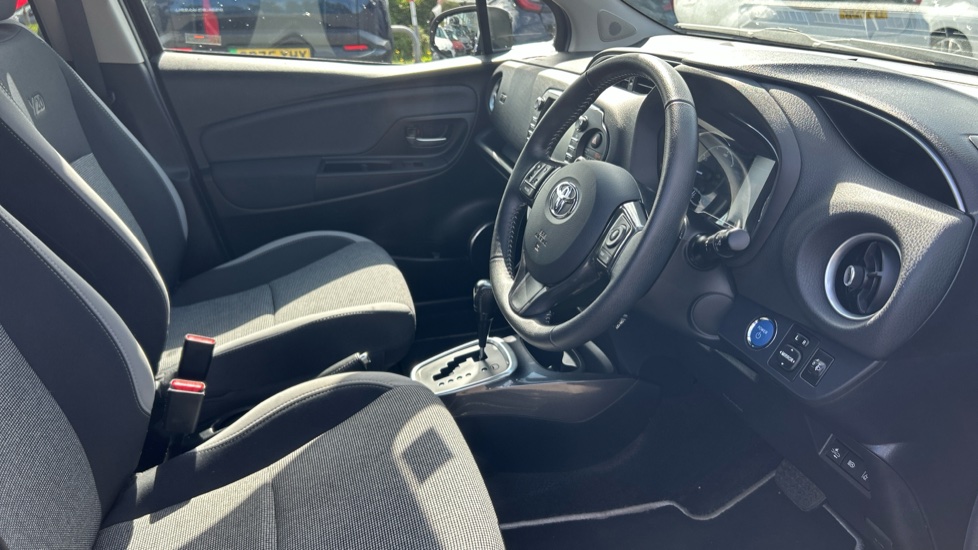Toyota Yaris 1.5 Hybrid Y20 5dr CVT [Bi-tone/Nav] Hybrid Hatchback - Image 12