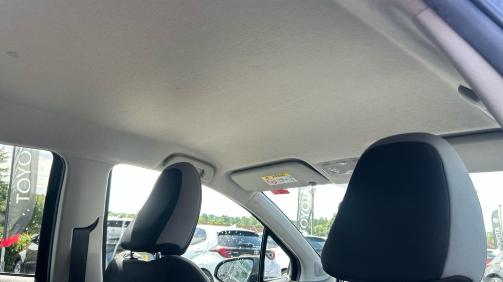 Toyota Yaris 1.5 Hybrid Y20 5dr CVT [Bi-tone/Nav] Hybrid Hatchback - Image 19