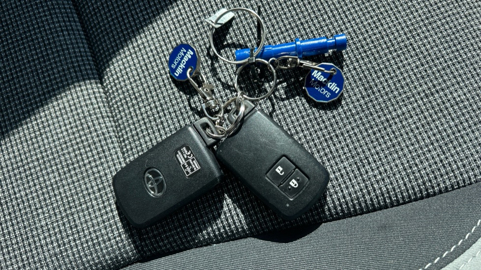 Toyota Yaris 1.5 Hybrid Y20 5dr CVT [Bi-tone/Nav] Hybrid Hatchback - Image 28