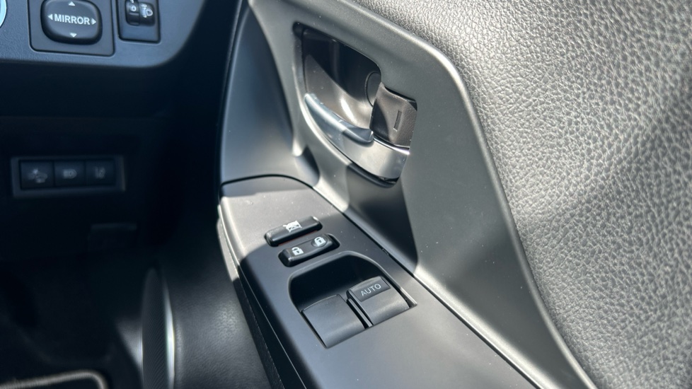 Toyota Yaris 1.5 Hybrid Y20 5dr CVT [Bi-tone/Nav] Hybrid Hatchback - Image 30