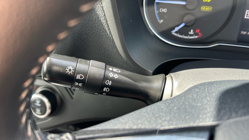 Toyota Yaris 1.5 Hybrid Y20 5dr CVT [Bi-tone/Nav] Hybrid Hatchback - Image 31