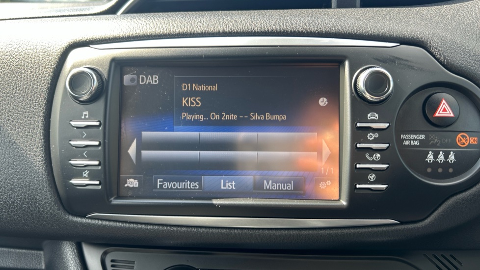 Toyota Yaris 1.5 Hybrid Y20 5dr CVT [Bi-tone/Nav] Hybrid Hatchback - Image 40