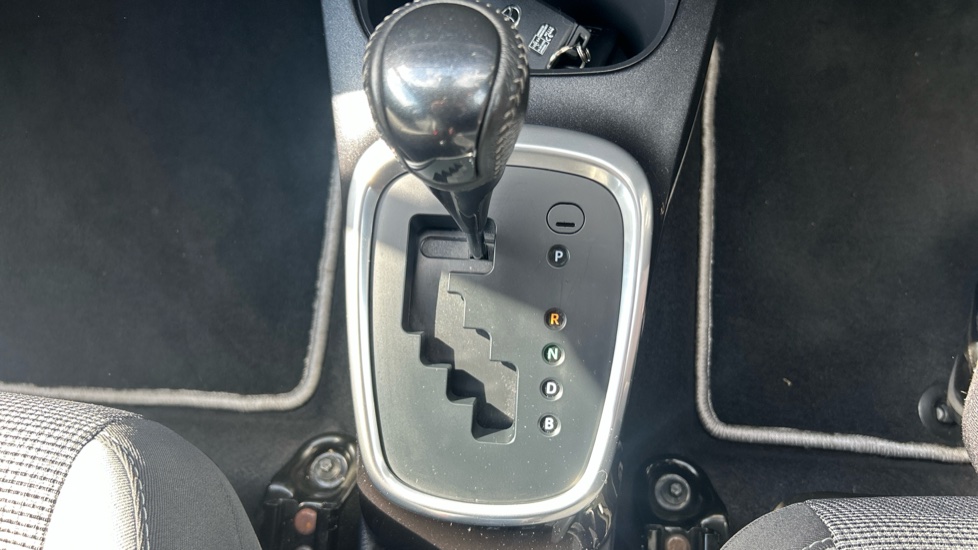 Toyota Yaris 1.5 Hybrid Y20 5dr CVT [Bi-tone/Nav] Hybrid Hatchback - Image 44