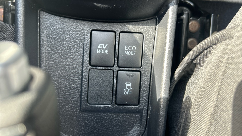 Toyota Yaris 1.5 Hybrid Y20 5dr CVT [Bi-tone/Nav] Hybrid Hatchback - Image 45