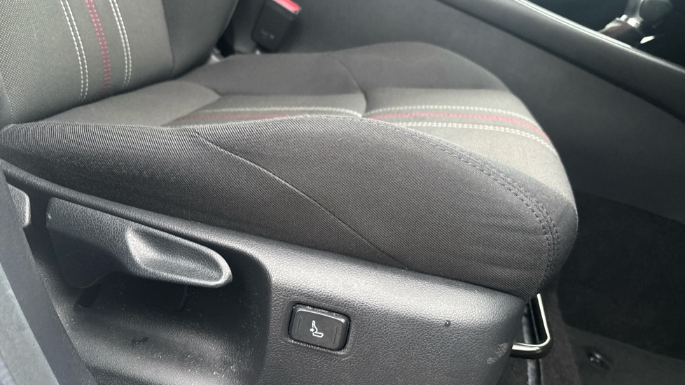 Toyota C-HR 1.8 Hybrid GR Sport 5dr CVT Hybrid Hatchback - Image 17