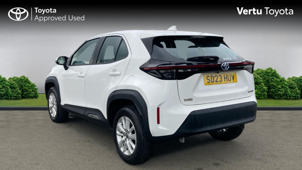 Toyota Yaris Cross 1.5 Hybrid Icon 5dr CVT Hybrid Estate - Image 4