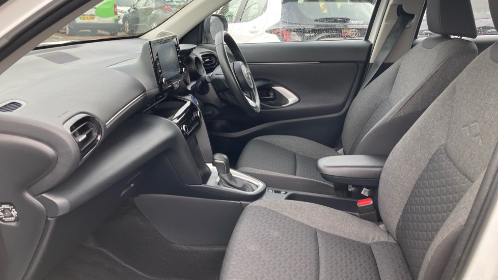 Toyota Yaris Cross 1.5 Hybrid Icon 5dr CVT Hybrid Estate - Image 5