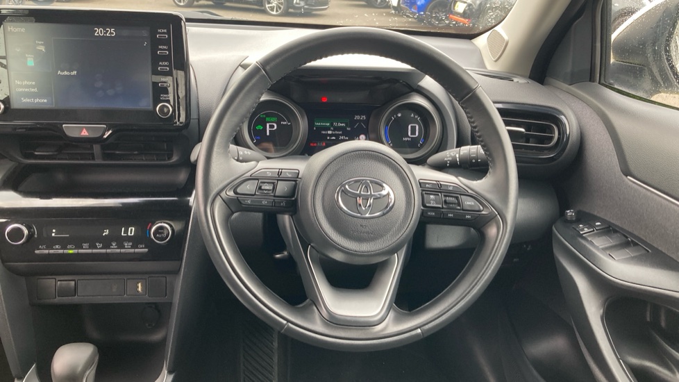 Toyota Yaris Cross 1.5 Hybrid Icon 5dr CVT Hybrid Estate - Image 7