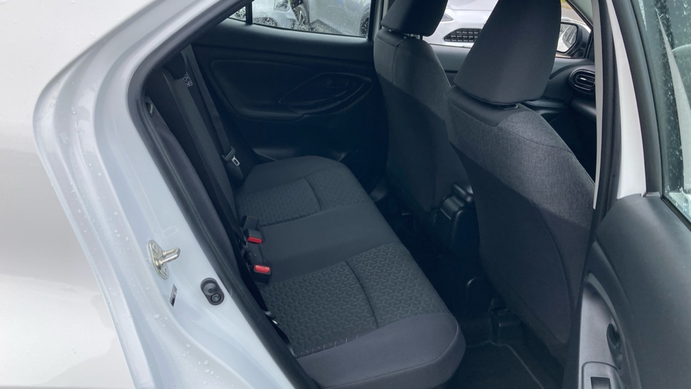 Toyota Yaris Cross 1.5 Hybrid Icon 5dr CVT Hybrid Estate - Image 8